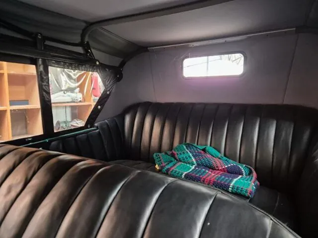 Black leather rear bench seat inside the 1925 Oldsmobile Model 30 Tourer