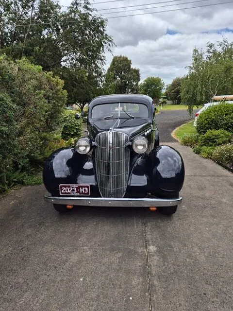 Front view of the 1936 Oldsmobile F-37 sedan showing the vertical-bar grille and separate headlamps
