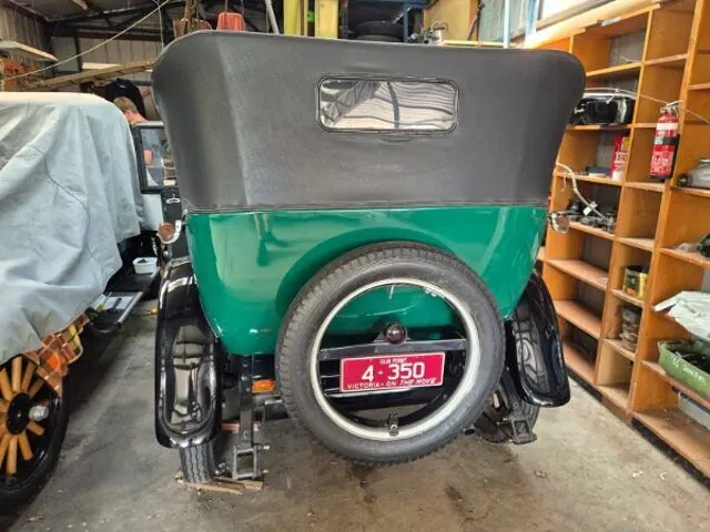 Rear view of the 1925 Oldsmobile Tourer showing the mounted spare wheel